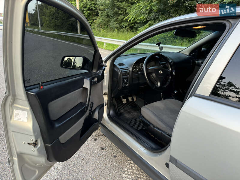 Седан Opel Astra 2006 в Киеве