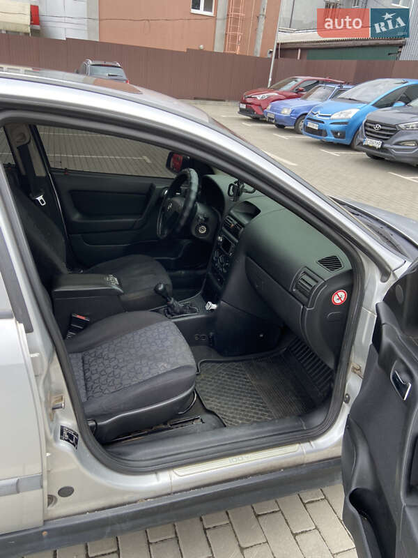 Седан Opel Astra 2000 в Черкассах