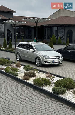Універсал Opel Astra 2010 в Чернівцях