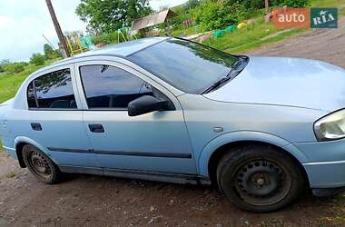 Седан Opel Astra 2004 в Богодухіву