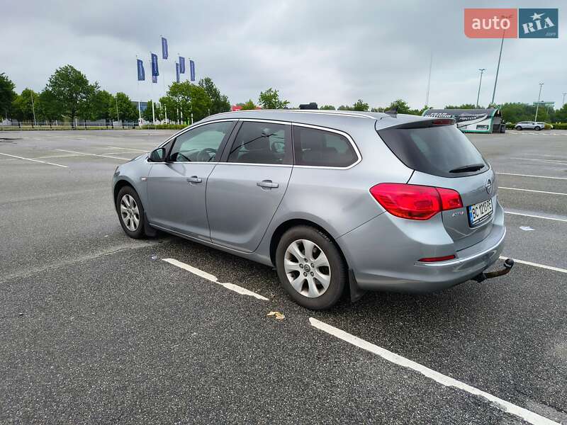 Универсал Opel Astra 2014 в Трускавце