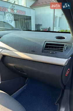 Хэтчбек Opel Astra 2007 в 