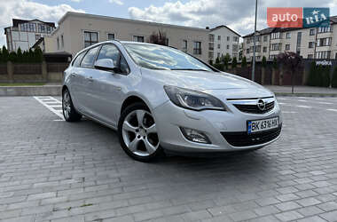 Универсал Opel Astra 2011 в Ровно