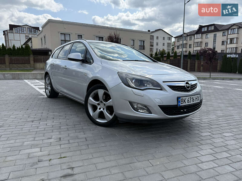 Opel Astra 2011