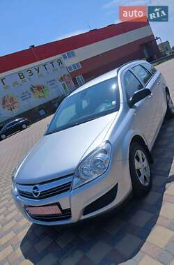 Универсал Opel Astra 2010 в Гайсине