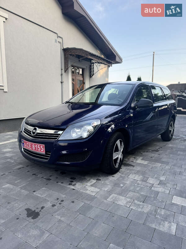 Универсал Opel Astra 2010 в 