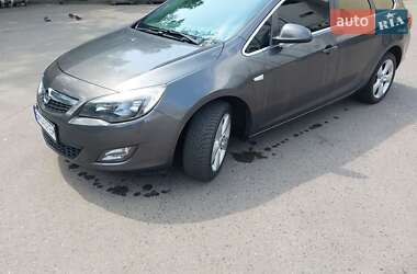 Універсал Opel Astra 2011 в Сумах
