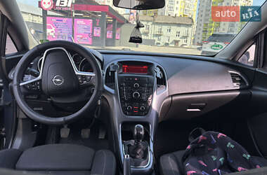 Универсал Opel Astra 2013 в 