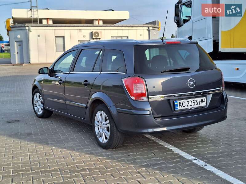 Универсал Opel Astra 2009 в Локачах