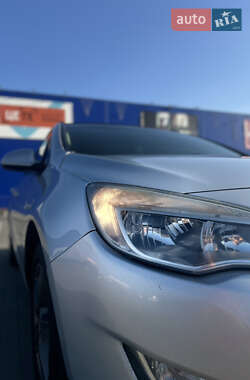 Универсал Opel Astra 2011 в 