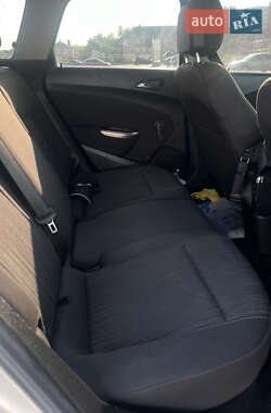 Универсал Opel Astra 2011 в 