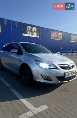 Универсал Opel Astra 2011 в 