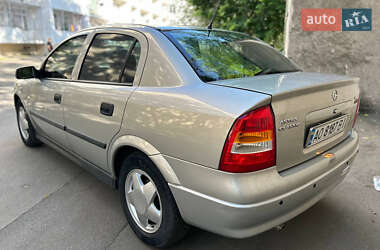 Седан Opel Astra 2006 в 