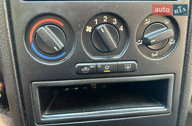 Седан Opel Astra 2006 в 