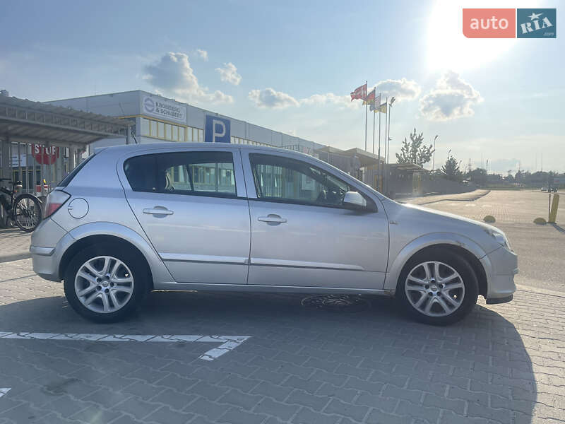 Хэтчбек Opel Astra 2005 в Луцке