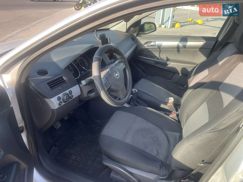 Хэтчбек Opel Astra 2005 в Луцке