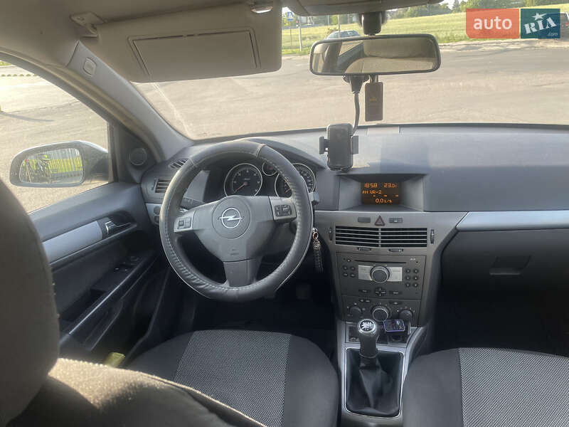 Хэтчбек Opel Astra 2005 в Луцке