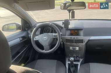 Хэтчбек Opel Astra 2005 в 