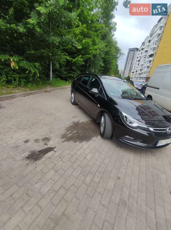 Универсал Opel Astra 2017 в Львове