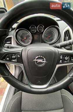 Универсал Opel Astra 2011 в 