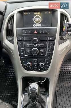 Универсал Opel Astra 2011 в 