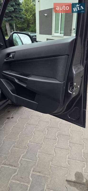 Універсал Opel Astra 2011 в Тернополі