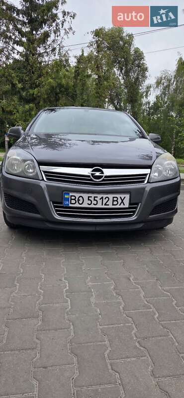 Універсал Opel Astra 2011 в Тернополі