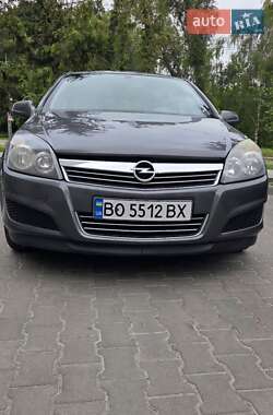 Универсал Opel Astra 2011 в 