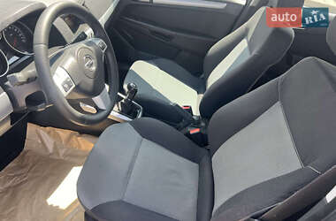 Универсал Opel Astra 2010 в 