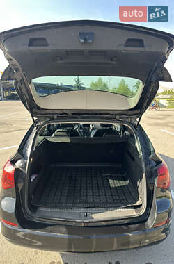 Универсал Opel Astra 2012 в 