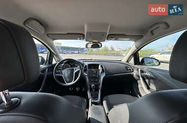 Универсал Opel Astra 2012 в 
