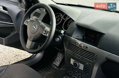 Хэтчбек Opel Astra 2006 в 