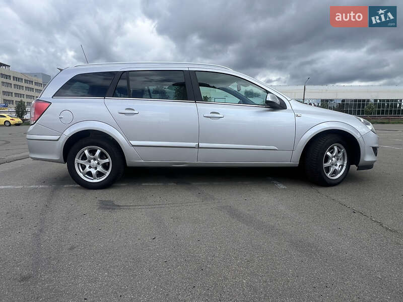 Универсал Opel Astra 2008 в Киеве