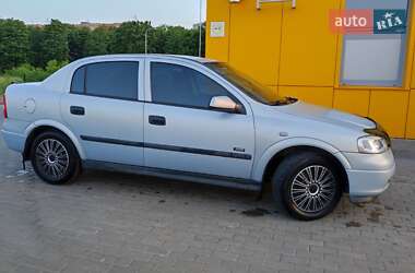 Седан Opel Astra 2004 в 