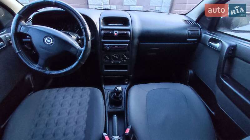 Седан Opel Astra 2004 в Рівному