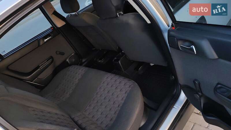 Седан Opel Astra 2004 в Рівному