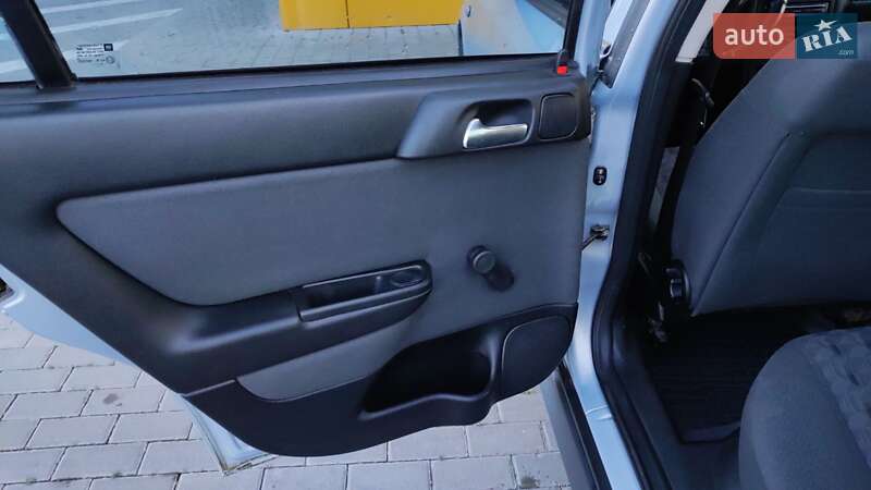 Седан Opel Astra 2004 в Рівному