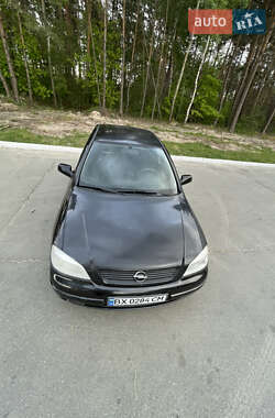 Седан Opel Astra 2006 в 