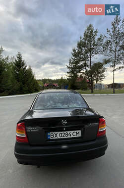 Седан Opel Astra 2006 в 