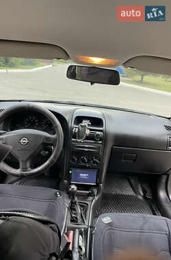 Седан Opel Astra 2006 в 