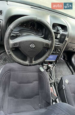 Седан Opel Astra 2006 в 