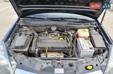 Хэтчбек Opel Astra 2010 в 
