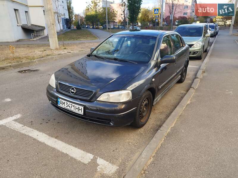 Хэтчбек Opel Astra 1998 в 