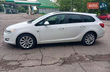 Универсал Opel Astra 2012 в Стрые