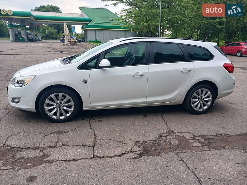 Универсал Opel Astra 2012 в Стрые
