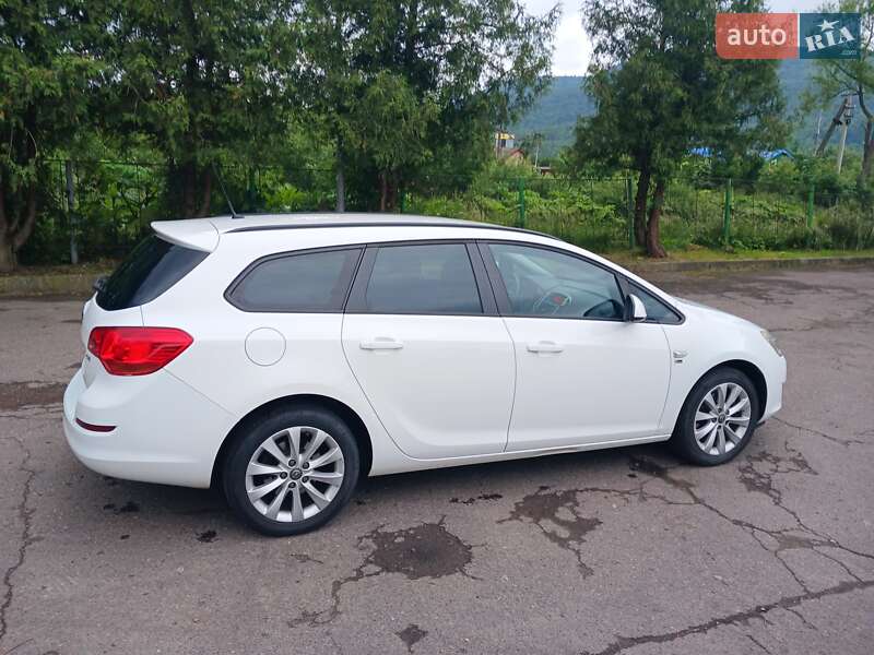 Универсал Opel Astra 2012 в Стрые