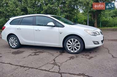 Универсал Opel Astra 2012 в Стрые