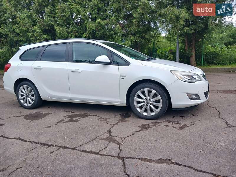 Универсал Opel Astra 2012 в Стрые