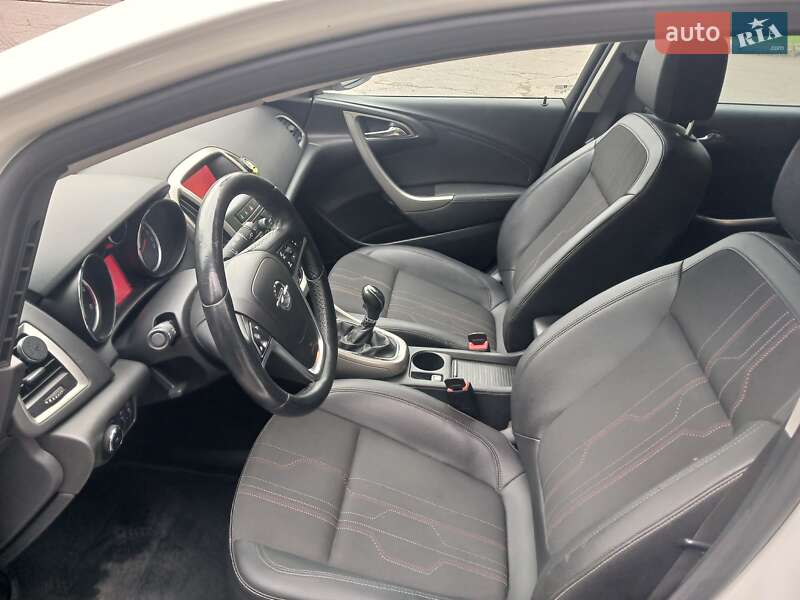 Универсал Opel Astra 2012 в Стрые