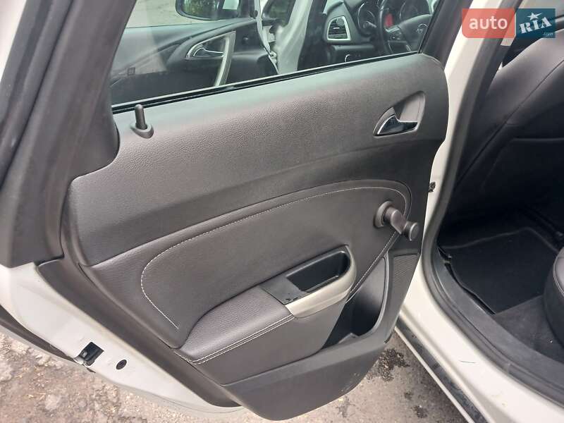 Универсал Opel Astra 2012 в Стрые
